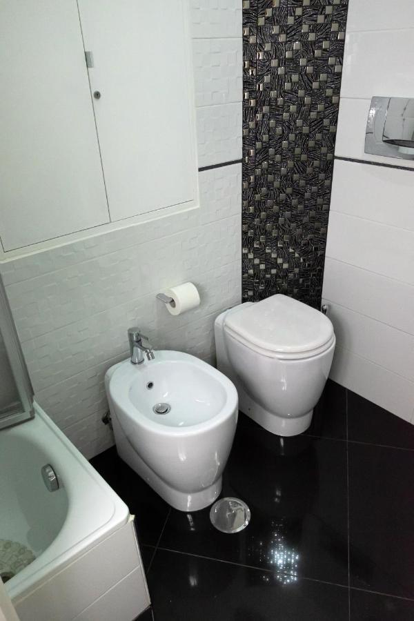 Roma Castel Nepi Home Near Colosseo Exterior foto